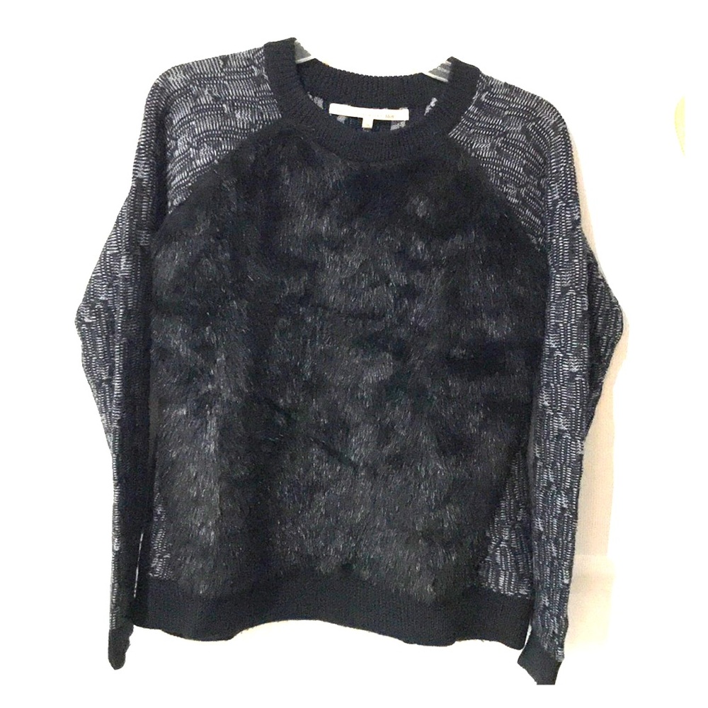 In like new condition sweater Size M